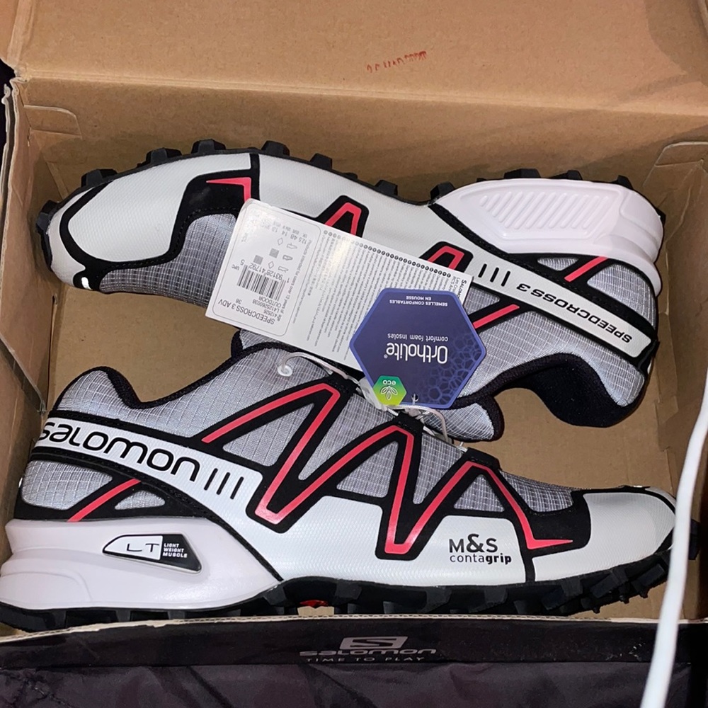 Selling a pair of Solomon speed cross 3ADV